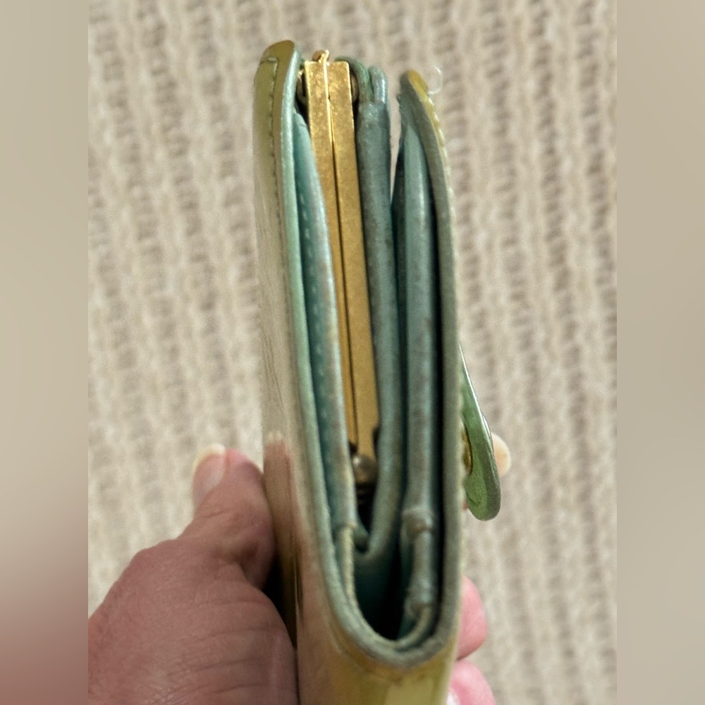 Authentic Louis Vuitton Vernis Wallet - Picture 5 of 10
